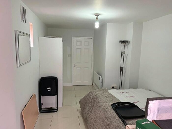 1 Bedroom Studio To Rent In Torrington Gardens, Perivale, Middlesex, UB6