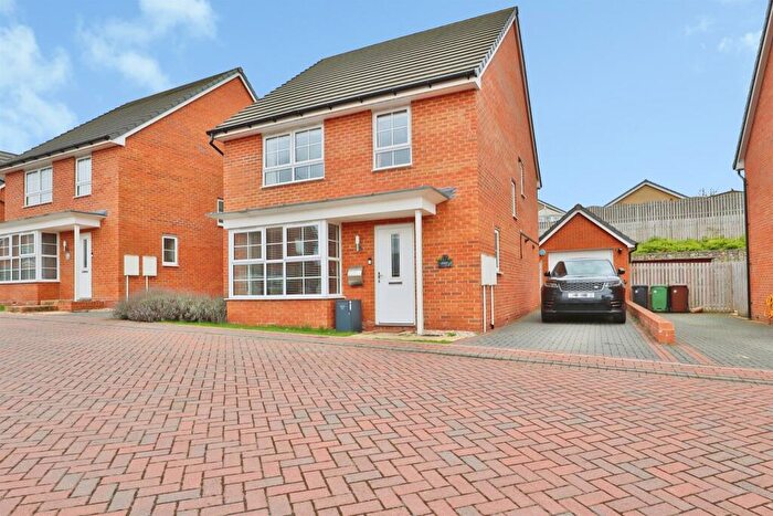 4 Bedroom Detached House For Sale In Bevin Crescent, Micklefield, Leeds, LS25