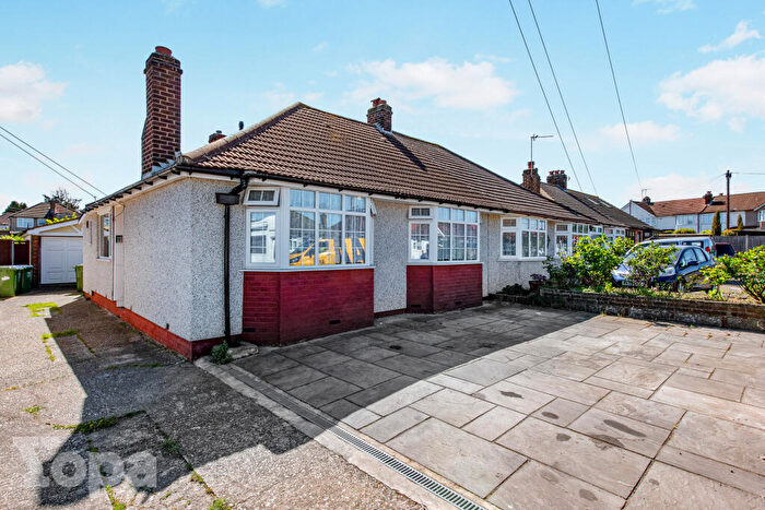 2 Bedroom Bungalow For Sale In Francis Avenue, Bexleyheath, DA7