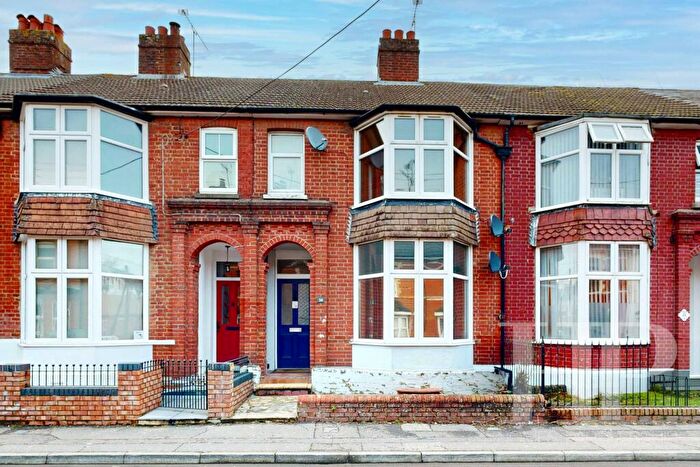 1 Bedroom Flat For Sale In East Park, Crawley, RH10