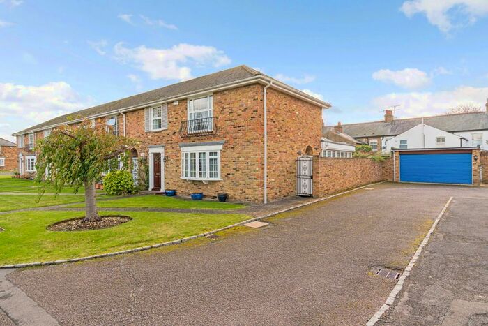 3 Bedroom Terraced House To Rent In West Common Close, Gerrards Cross, Buckinghamshire, SL9