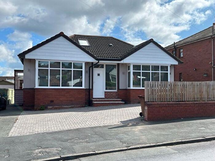 4 Bedroom Detached Bungalow To Rent In Butt Lane, Leeds, LS12