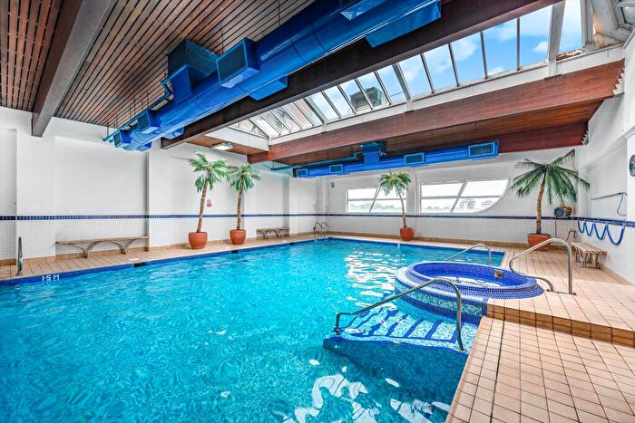 2 Bedroom Apartment To Rent In Cascades Tower, Canary Wharf, E14