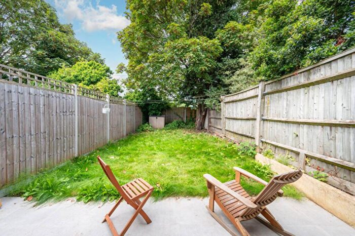 2 Bedroom Flat For Sale In Wells House Road, North Acton, London, NW10