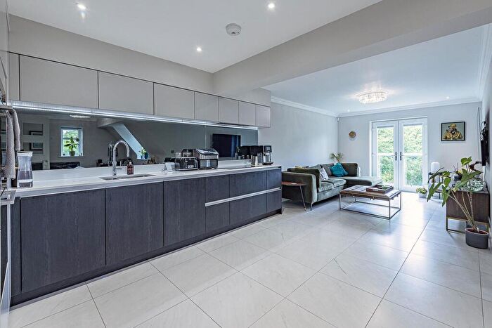 3 Bedroom Apartment For Sale In Blossomfield Road, Solihull, B91