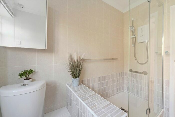 1 Bedroom Flat For Sale In Bath Road, Worthing, West Sussex, BN11