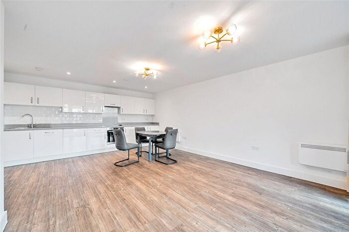 2 Bedroom Flat To Rent In Leaping Birds Rise, Walton On Thames, KT12