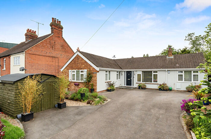 4 Bedroom Bungalow For Sale In Beehive Road, Binfield, Bracknell, RG12