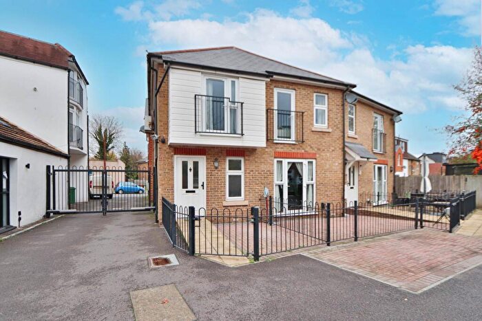 2 Bedroom End Of Terrace House For Sale In Crystal Place, Worcester Park, KT4