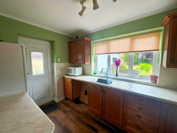 2 Bedroom Detached Bungalow For Sale In Greenacres Drive, Keighley, BD20