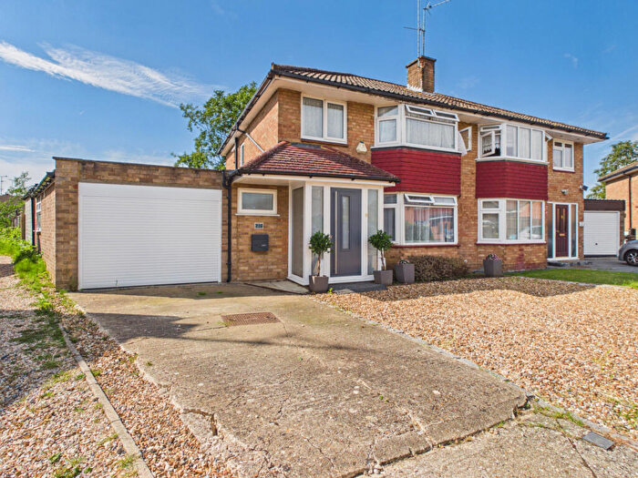 4 Bedroom Semi Detached House For Sale In Duncan Road, Woodley., RG5