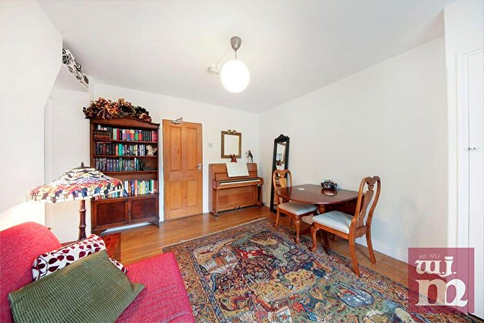 2 Bedroom Flat To Rent In Bracken House, Bow, E3