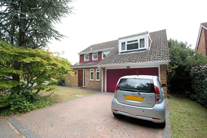 4 Bedroom Detached House For Sale In Saunders Copse, Woking, GU22
