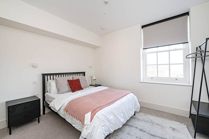 1 Bedroom Flat For Sale In Mile End Road, Tower Hamlets, London, E1