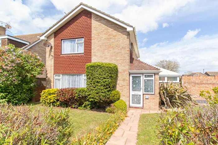 3 Bedroom Detached House To Rent In The Hawthorns, Broadstairs, CT10