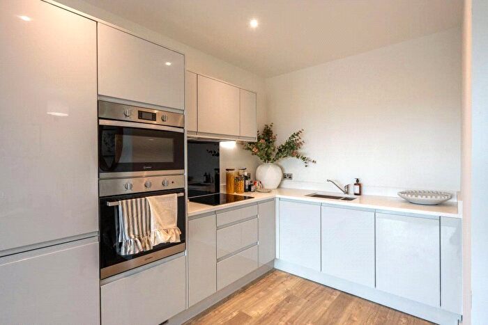 1 Bedroom Flat To Rent In Elmsleigh Road, Staines-Upon-Thames, Surrey, TW18