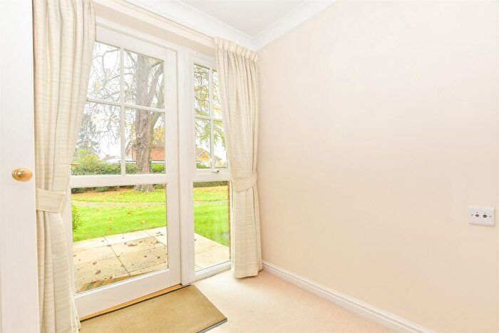 1 Bedroom Flat For Sale In Massetts Road, Horley, Surrey, RH6