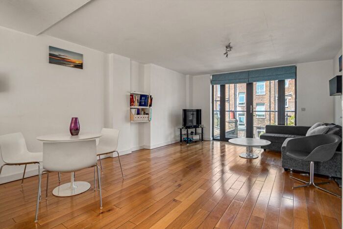 2 Bedroom Flat For Sale In Acton Street, London, WC1X