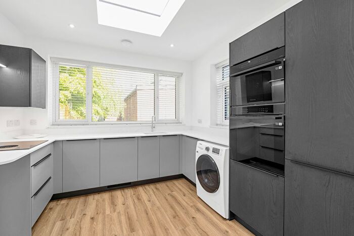 1 Bedroom Flat To Rent In London Road, St.Albans, AL1