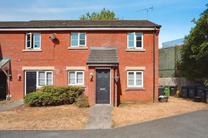 2 Bedroom Flat For Sale In Barley Leaze, Chippenham, SN14