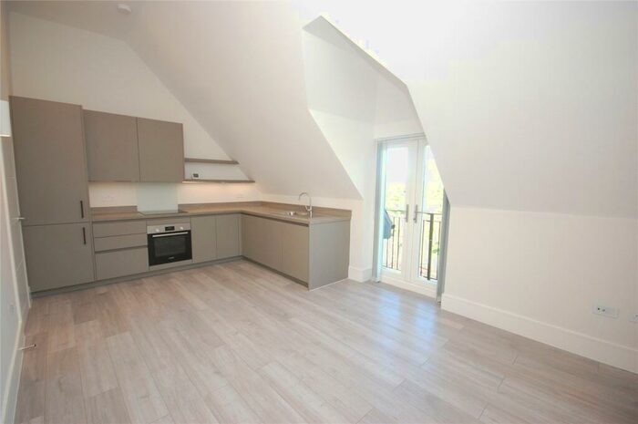 2 Bedroom Apartment To Rent In Long Lane, Finchley, N3