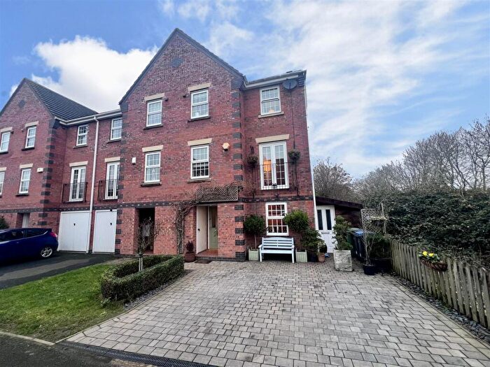 4 Bedroom Town House For Sale In Hammond Green, Wellesbourne, CV35