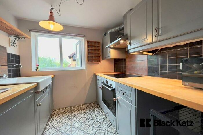 1 Bedroom Flat To Rent In Linwood Close, Peckham, SE5