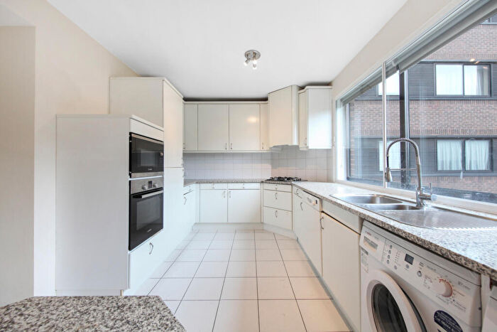 3 Bedroom Flat To Rent In The Terraces, Queens Terrace, NW8