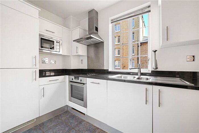 1 Bedroom Semi-Detached House To Rent In Castlereagh Street, London, W1H