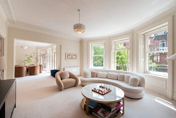 3 Bedroom Flat To Rent In Cadogan Gardens, London, SW3