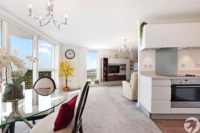 2 Bedroom Flat For Sale In Wainwright Avenue, Greenhithe, Kent, DA9