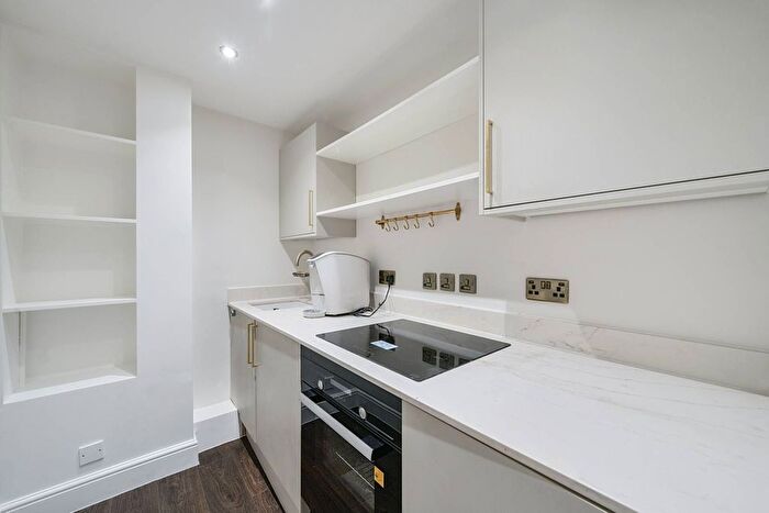 2 Bedroom Flat To Rent In Oakley Street, Chelsea, London, SW3