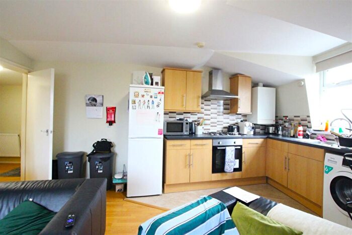 3 Bedroom Apartment To Rent In Mare Street, Hackney, E8