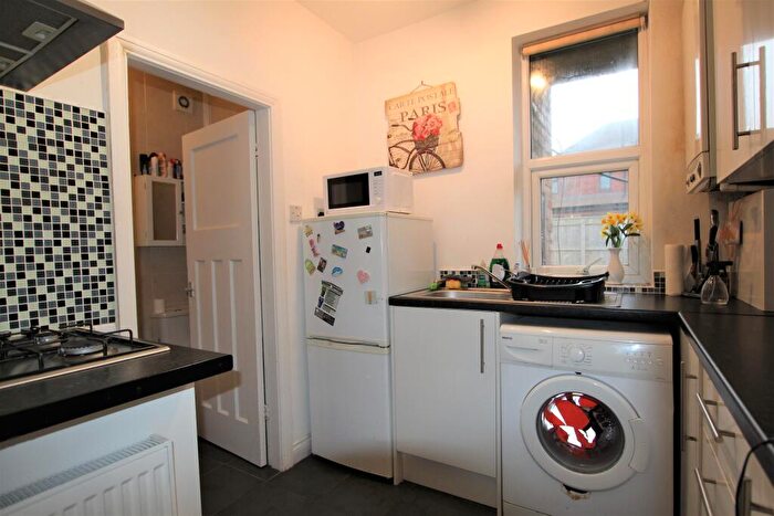 2 Bedroom Flat To Rent In Balmoral Terrace, Heaton, Newcastle Upon Tyne, NE6