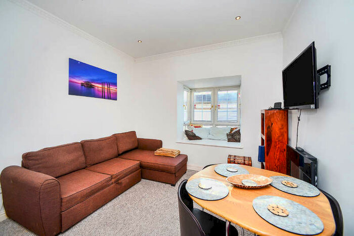 2 Bedroom Apartment To Rent In The Octagon, Brighton Marina, BN2