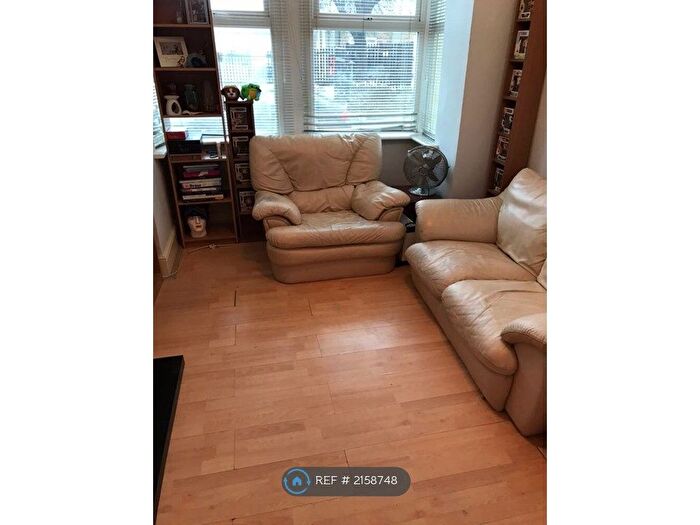 2 Bedroom Flat To Rent In North Road, Westcliff-On-Sea, SS0