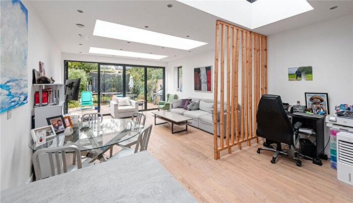 2 Bedroom Flat To Rent In Hanover Road, London, NW10