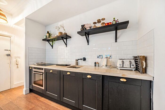 1 Bedroom Flat For Sale In Chiswick High Road, Chiswick, London, W4