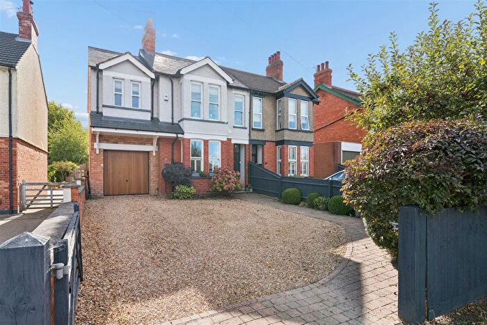 4 Bedroom Semi-Detached House For Sale In Wolverton Road, Newport Pagnell, MK16