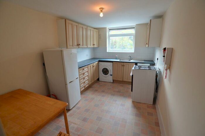 2 Bedroom Flat To Rent In Vicarage Road, Leyton, E10