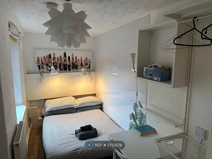 Studio To Rent In Cross Green, Leeds, LS9