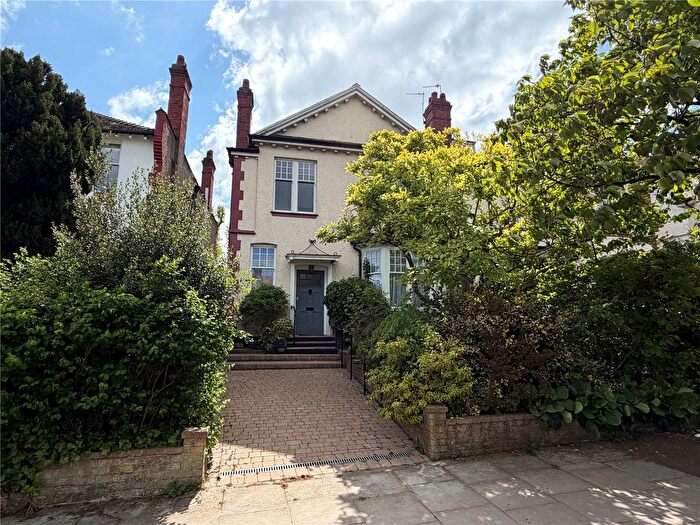 5 Bedroom Semi-detached House For Sale In Creighton Avenue, London, N10