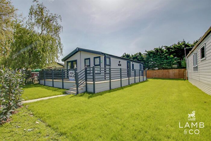 2 Bedroom Park Home For Sale In Leisure Glades Park, Clacton-On-Sea, CO16