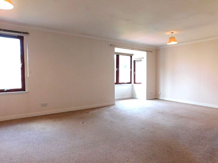 2 Bedroom Flat To Rent In Whinhill Gate, Ferryhill, Aberdeen, AB11