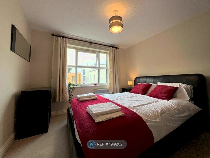 2 Bedroom Flat To Rent In Sherwood House, Reading, RG1