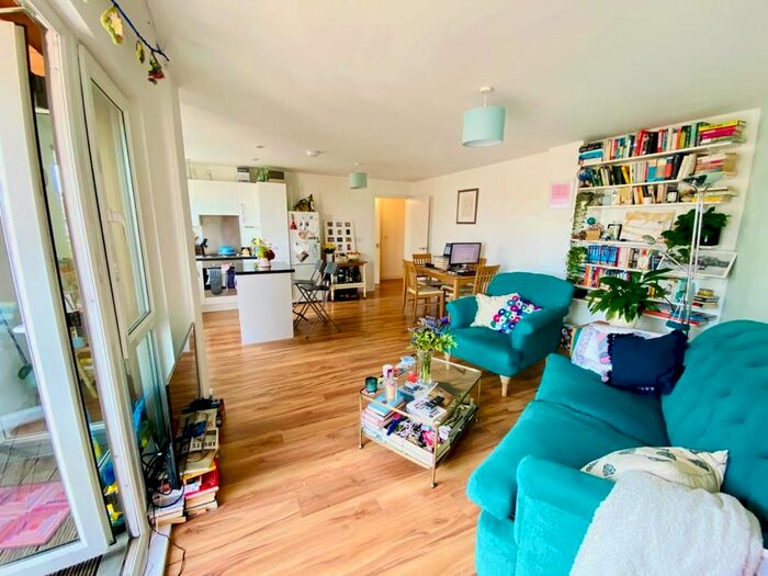 2 Bedroom Flat To Rent In Millstream Road, London, SE1