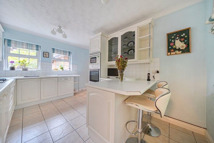 3 Bedroom Bungalow For Sale In Kimbers Drive, Burnham, Buckinghamshire, SL1