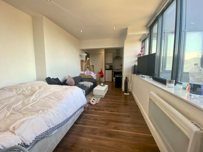 Flat To Rent In Elmgrove Road, Harrow, HA1