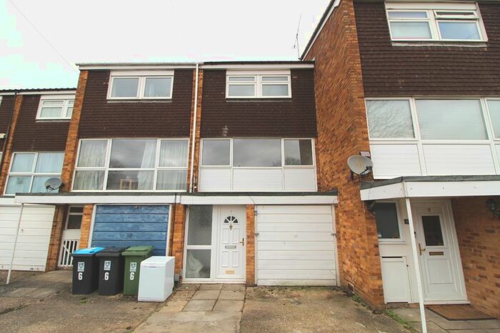 3 Bedroom Town House To Rent In Sandmere Close, Hemel Hempstead, Hertfordshire, HP2
