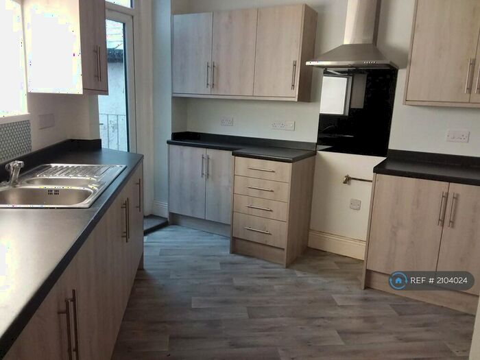 4 Bedroom Maisonette To Rent In Ravensworth Apartments, Gateshead, NE11